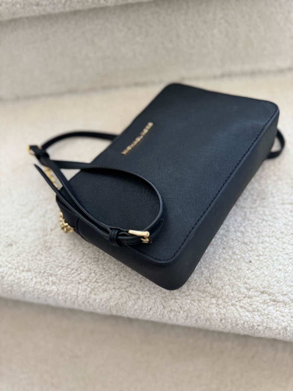 MICHAEL KORS Black Leather Crossbody with Gold Logo - Picture 3 of 6
